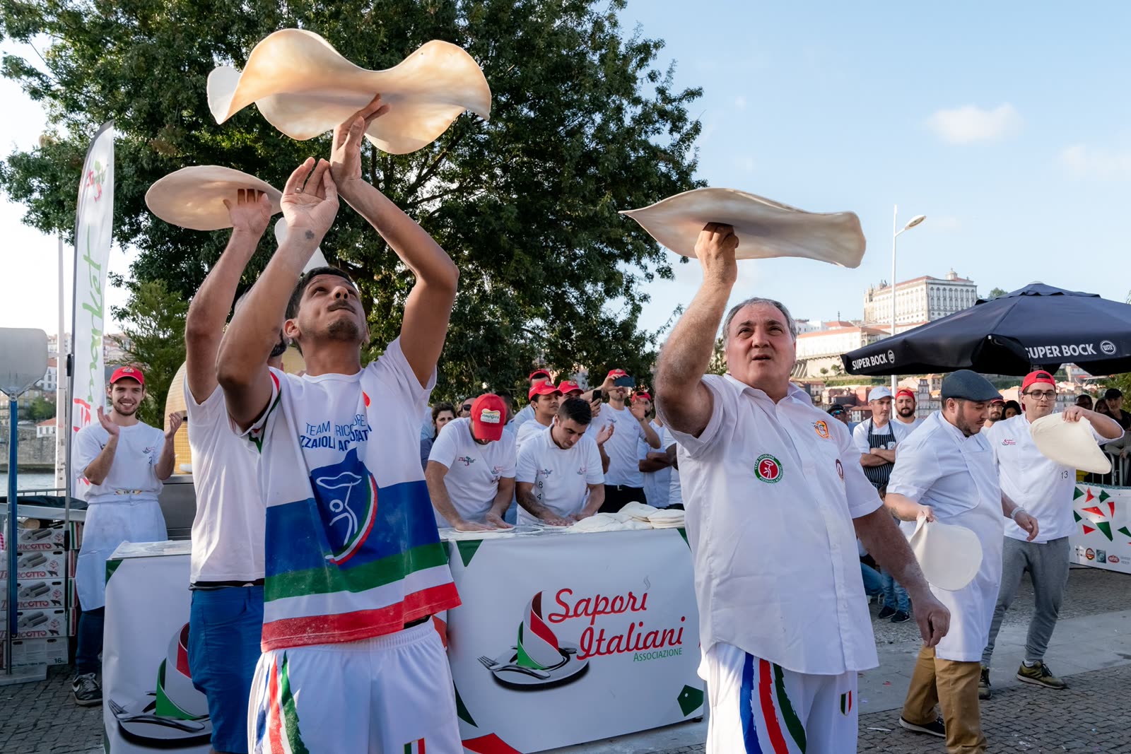 Pizzaiolos lançam massa ao ar no Campeonato Português de Pizza