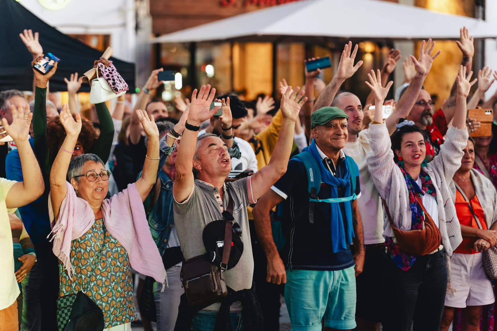 Público a festejar no Festival Italiano